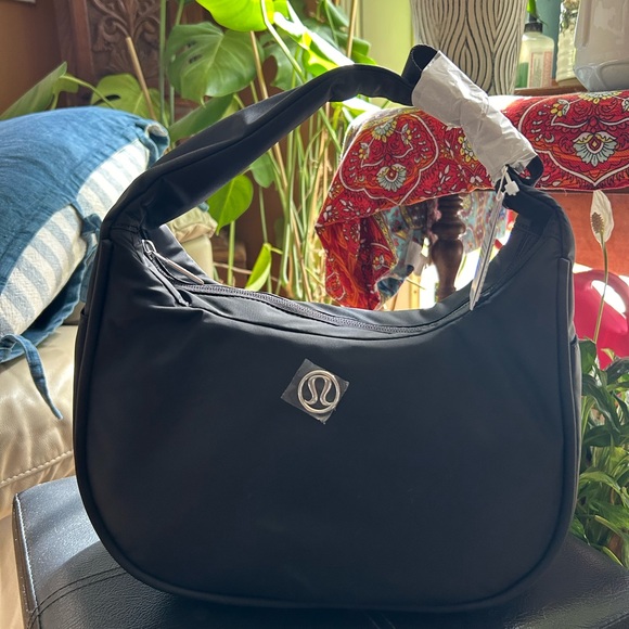 BNWT Mini Nylon Shoulder Bag Lululemon Black - Picture 3 of 7